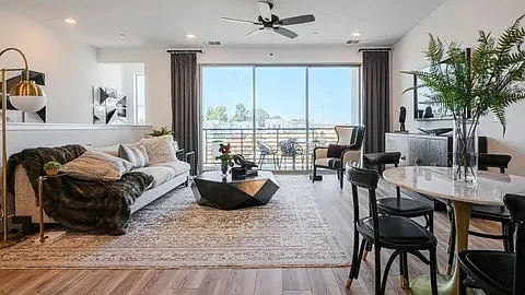 569 N Sylmar Ln — Photo 2