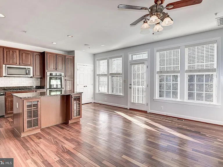 7576 Maidenhead Dr — Photo 4