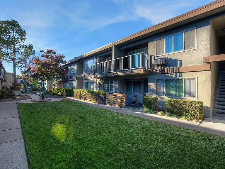 234 Escuela Ave — Photo 2