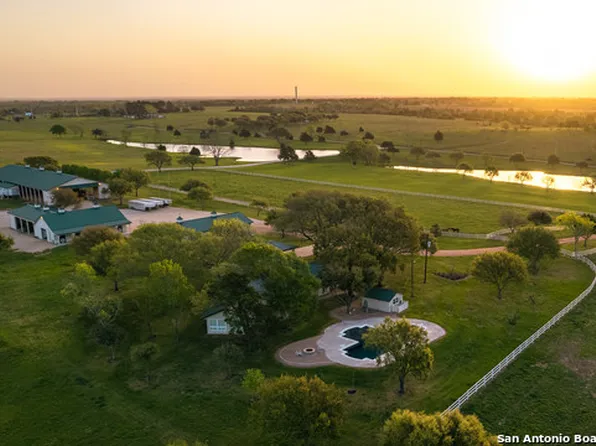 6345 Smith Rd, Bellville, TX 77418