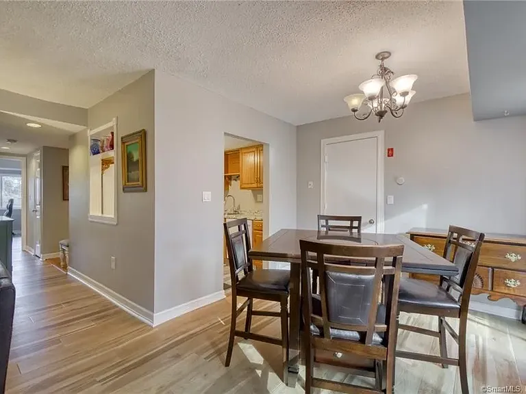 43 Brookwood Dr — Photo 6