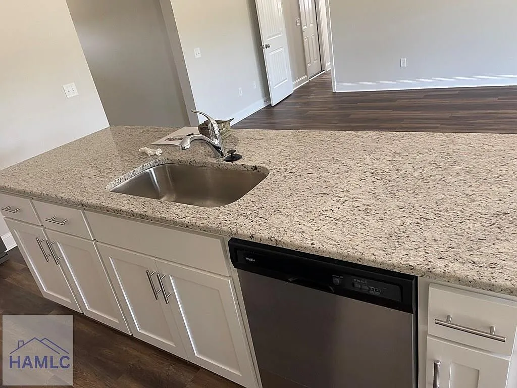 4 bed, 2.0 bath, 1682 sqft, $1,800 — Photo 4