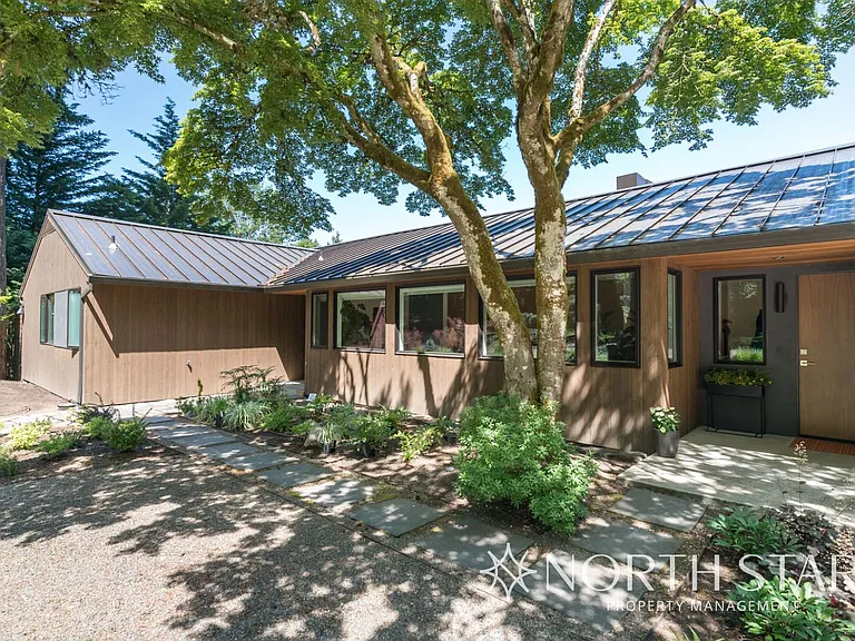 1235 Chandler Rd — Photo 2