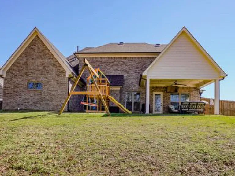 2321 Mason Dr N — Photo 8