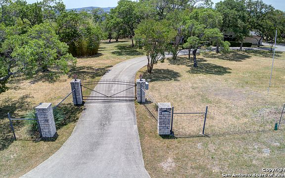5th image of 2962 Barton Hill Dr