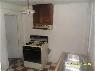 5th image of 901 E Benton St