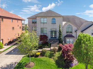 1043 Blackthorne Dr, Jeannette, PA