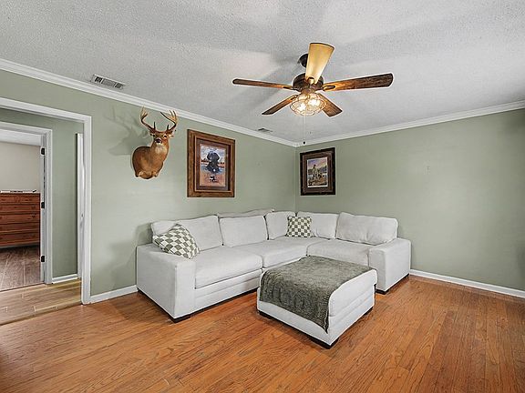 5th image of 109 Lee Dr
