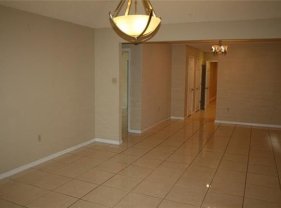 3rd image of 4709 Duplessis St