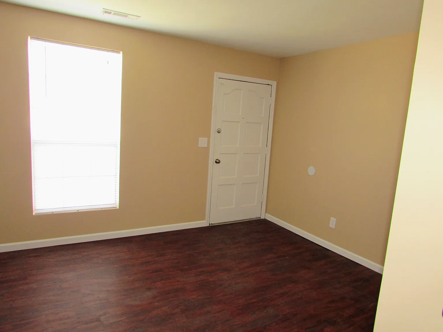 1 bed, 683 sqft, $1,300 — Photo 2