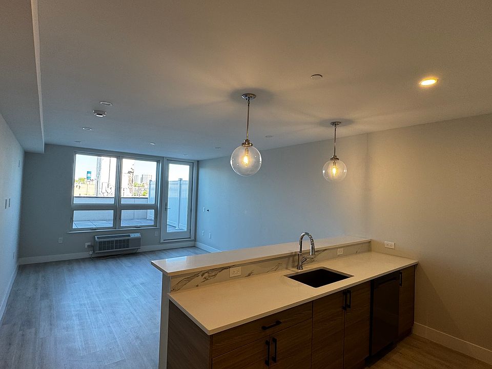 1st image of 25 Brook St #318