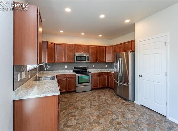 3rd image of 410 Winebrook Way