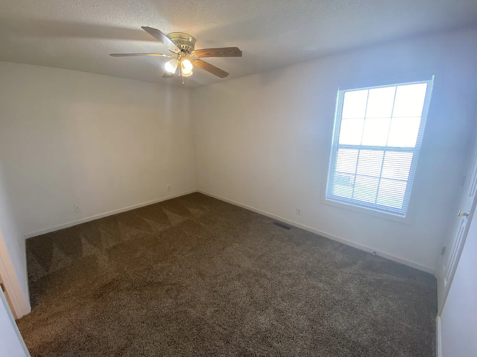 2 bed, 1.5 bath, 1100 sqft, $995 — Photo 3