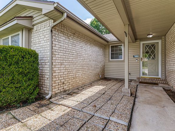 3rd image of 413 Goldfinch Dr