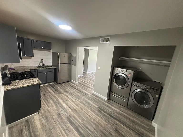 1620 Line St #4 — Photo 2