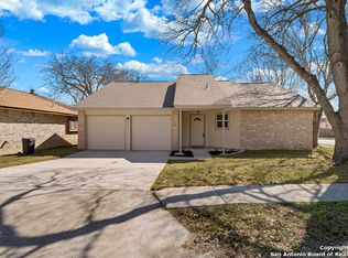 8016 Forest Brg, Live Oak, TX 78233