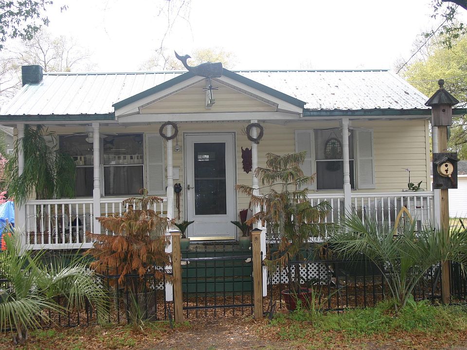 1st image of 409 N Burrington Avenue