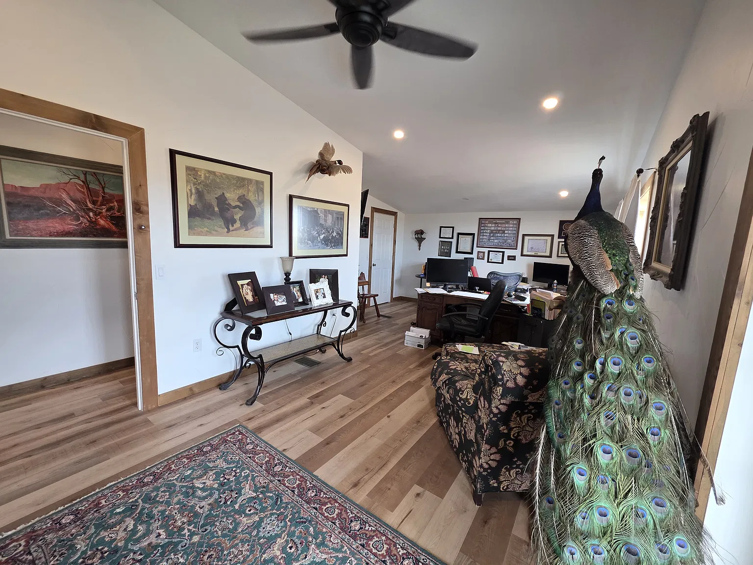 6 bed, 4.5 bath, 4000 sqft, $1,234 — Photo 2