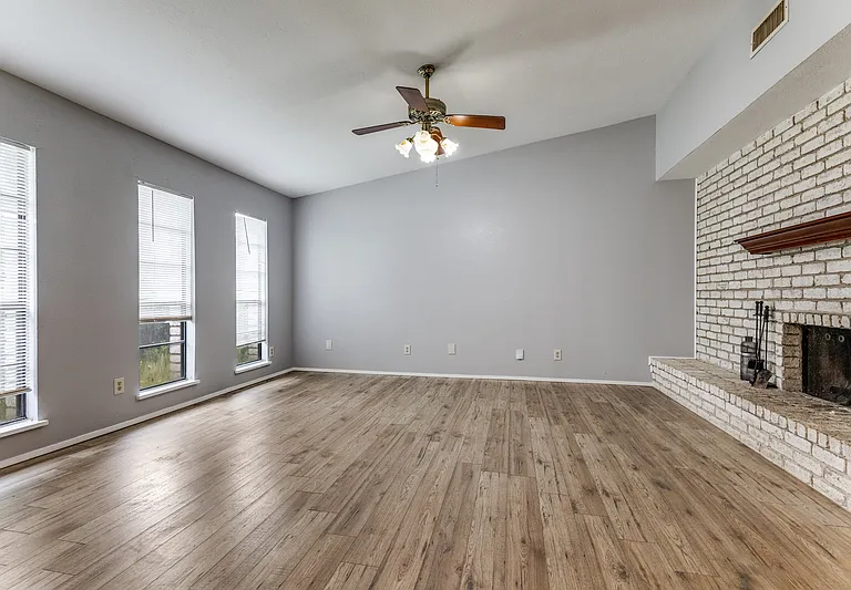 7504 Portman Ave — Photo 2