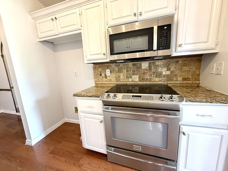 427 N Rockford Pl — Photo 3