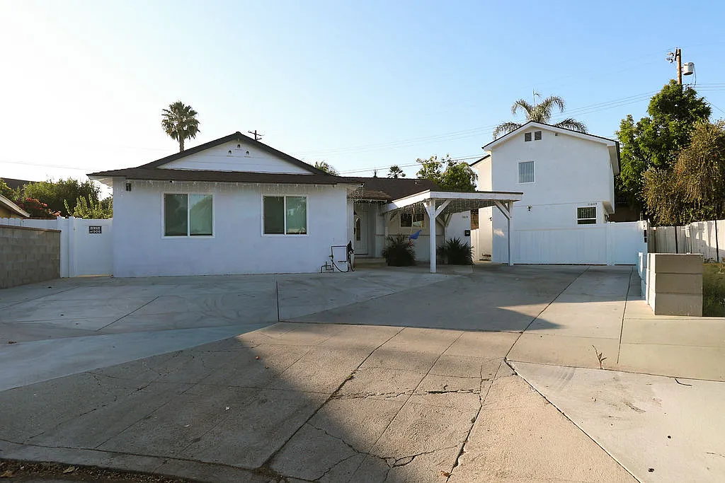 3 bed, 2.5 bath, 1431 sqft, $4,250 — Photo 1