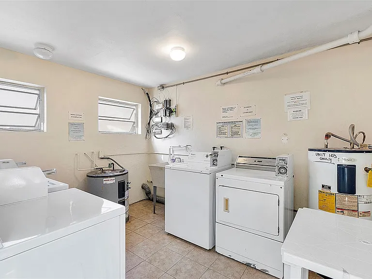 3230 NE 13th St #102 — Photo 25