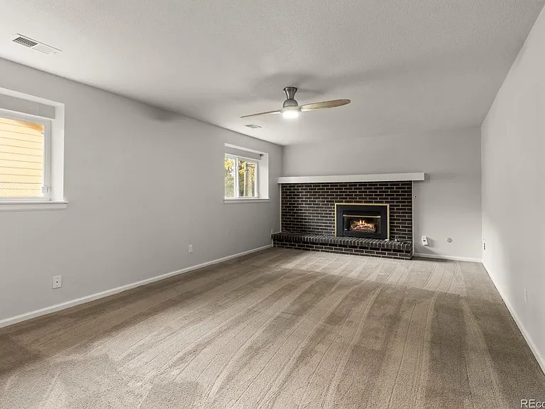 395 Monarch St — Photo 7