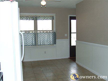 Updated eat-in kitchen