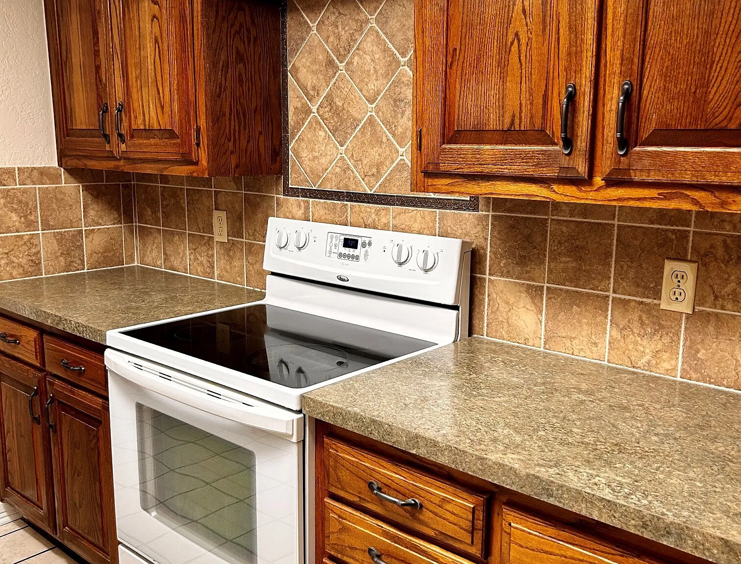 2 bed, 1.0 bath, 1982 sqft, $1,495 — Photo 4
