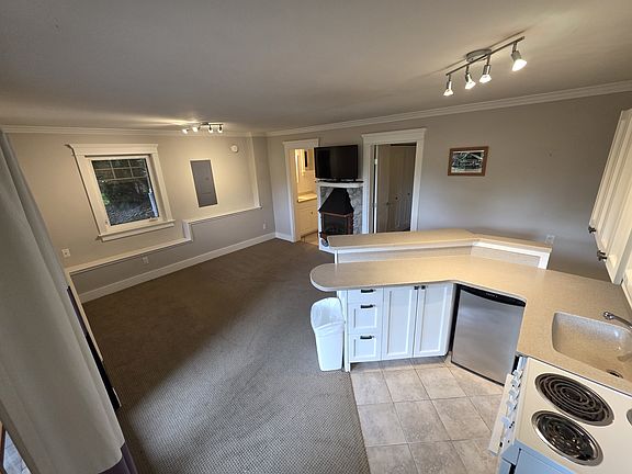 5th image of 103 Goodman Rd Unit B