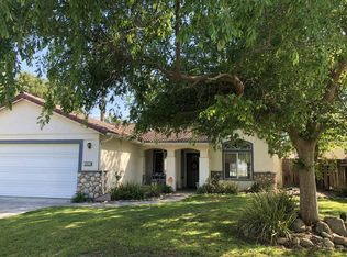 809 E Sherwood Dr, Hanford, CA 93230