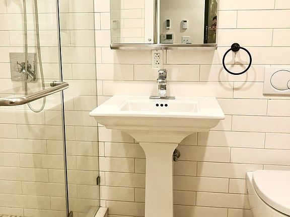 4th image of 1810 Astoria Blvd #2B