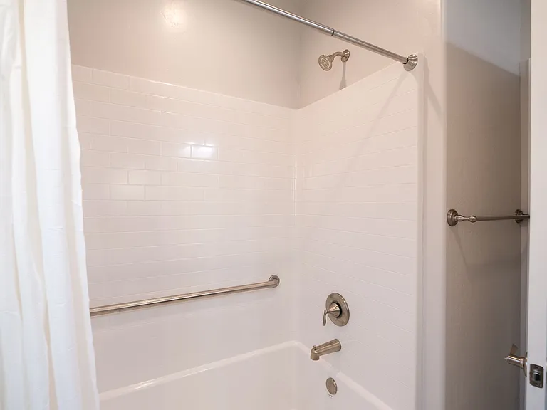 814 N Palm St — Photo 11