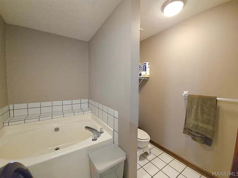 738 Summer Ln — Photo 11