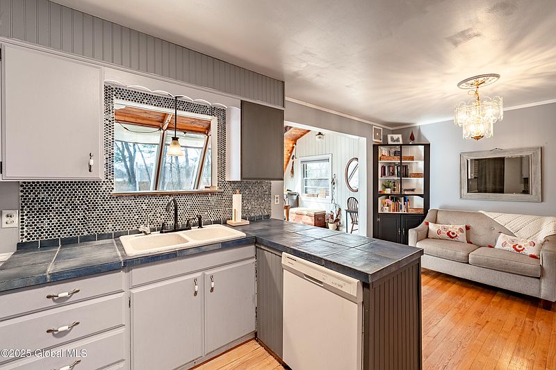 4th image of 36 Damask Drive