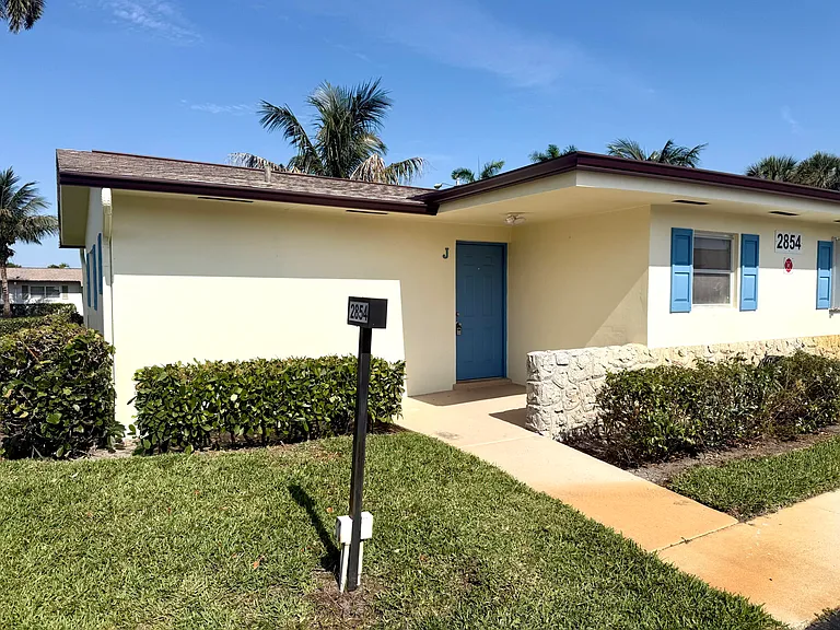 2854 Crosley Dr E #J — Photo 2