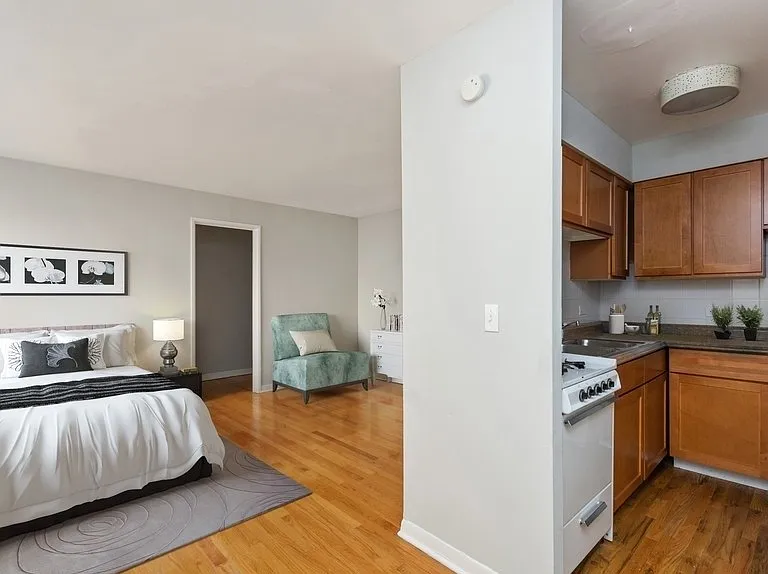 510 West Briar Place — Photo 6