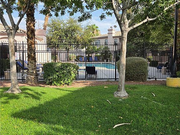 5th image of 4555 E Sahara Ave Unit 274