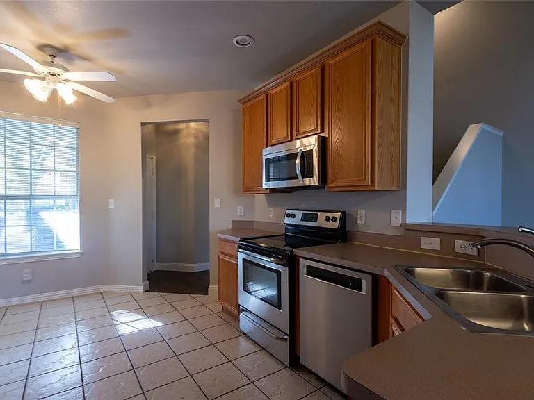 10008 Dryden Ln — Photo 7