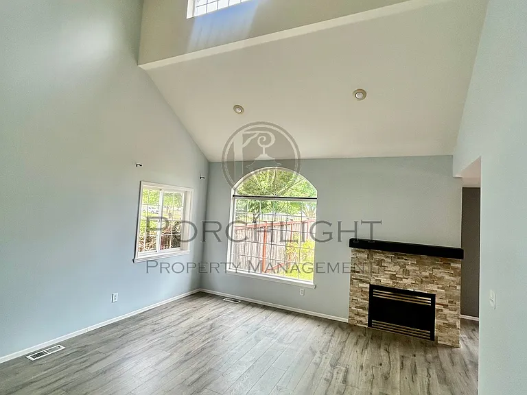 804 E Maberry Dr — Photo 11