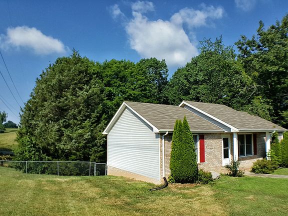 3rd image of 591 Briarwood Dr