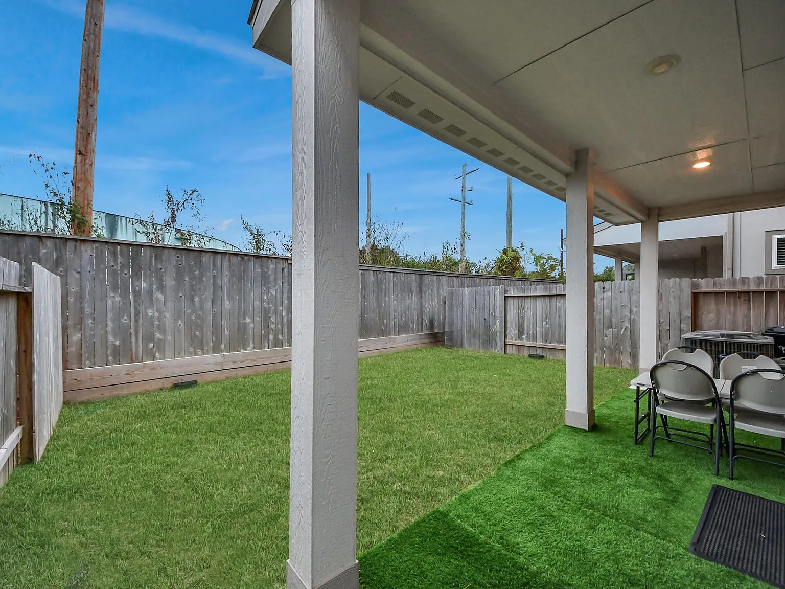 3 bed, 2.5 bath, 1577 sqft, $2,600 — Photo 4