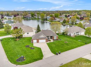 938 Mid Bluff Dr, Zeeland, MI 49464