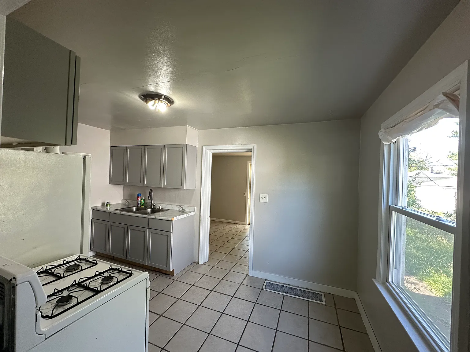 2 bed, 1200 sqft, $1,200 — Photo 4