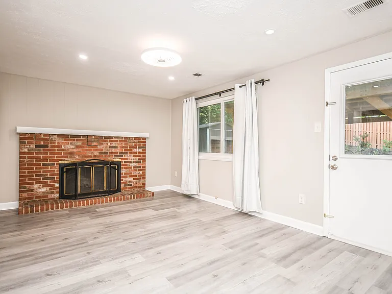 10231 Millstream Dr — Photo 25