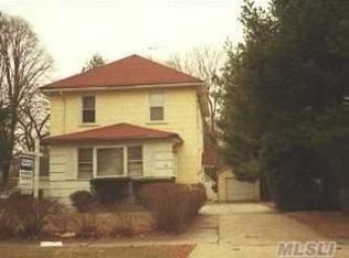 38 Locust Dr, Amityville, NY 11701