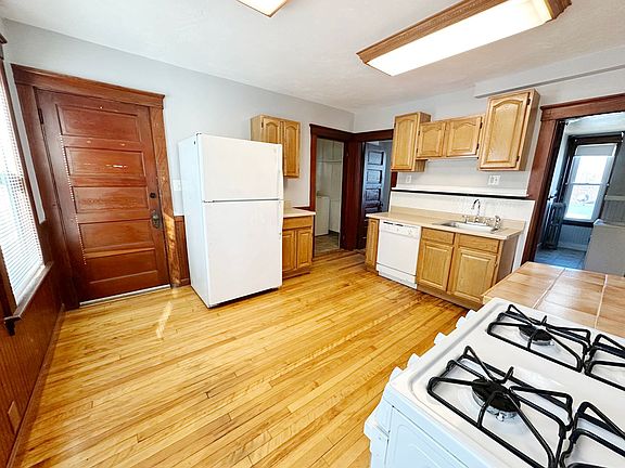 4th image of 53 Forest St Floor 2