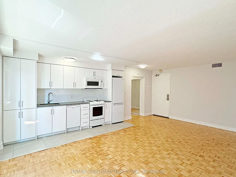 95 Lawton Blvd #706 — Photo 3