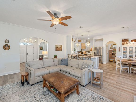 3rd image of 354 Club House Dr E