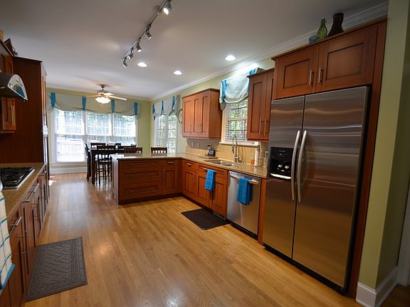 2nd image of 315 Bay Harbour Dr